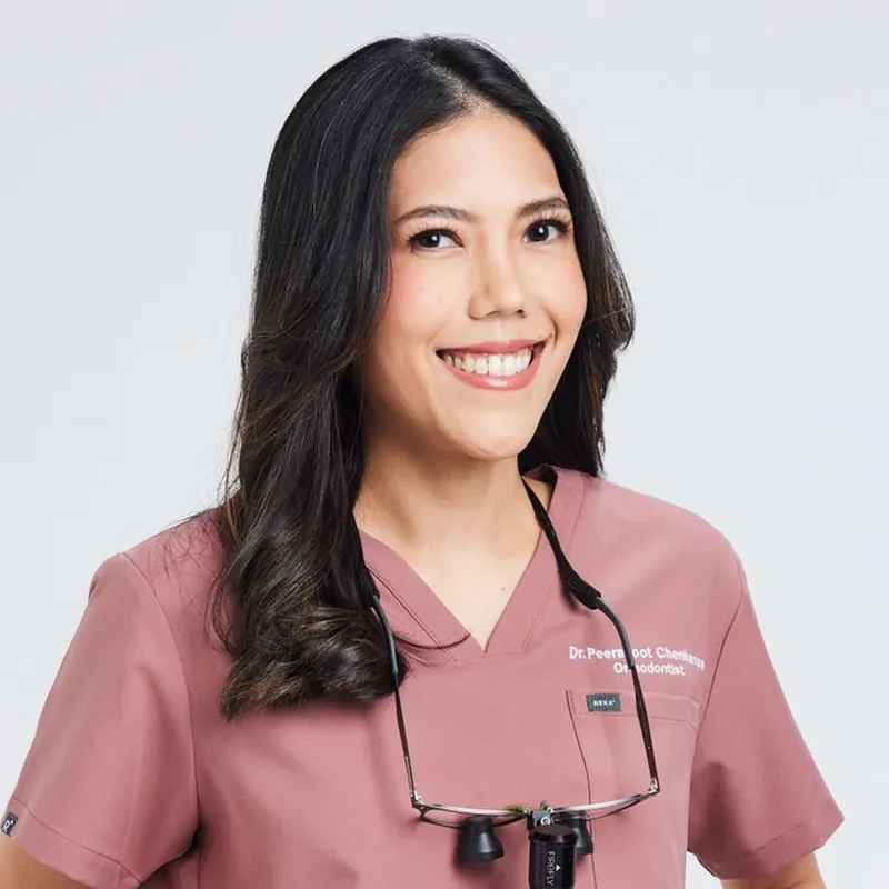 ดร. ทพญ. พีรนุช เจนหรรษา (หมอแค) ทันตแพทย์จัดฟัน คลินิกทันตกรรมทูธบูทีค
